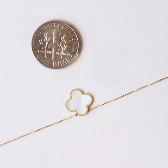 Small Mother of Pearl Single Clover Necklace 14K Gold - Picture 6 of 6